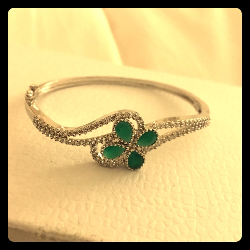 Silver and emerald bracelet